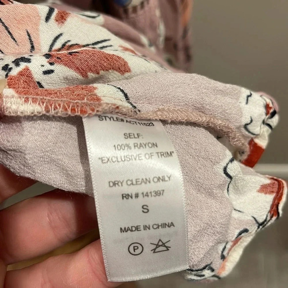 ASTR - Off The Shoulder - Floral Lightweight Blouse - Size Small - Gently Used!! - Picture 8 of 8